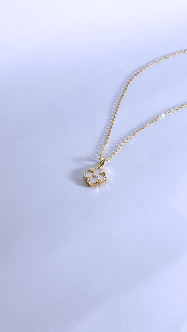 Collar Bela